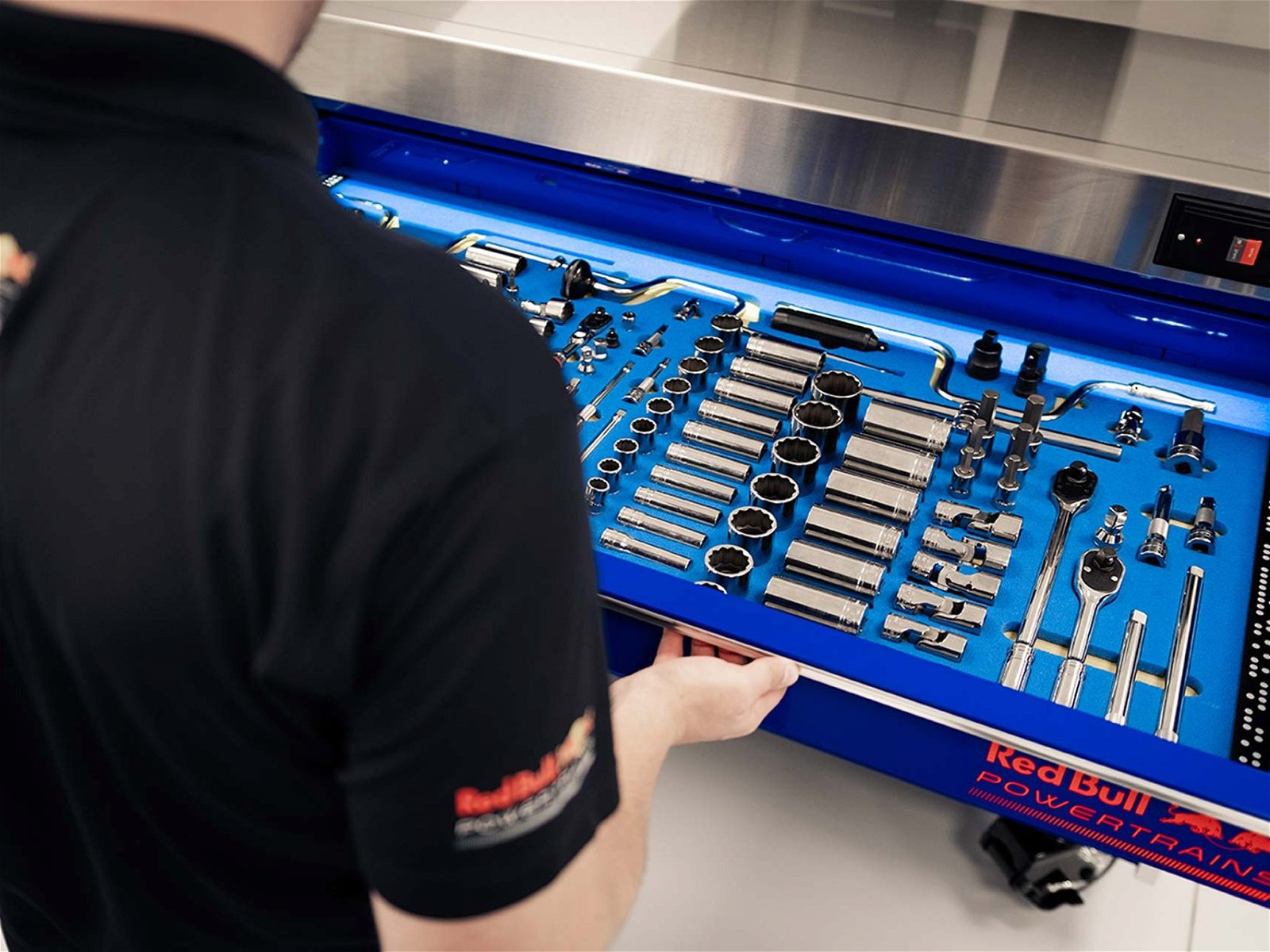 Snap-on to Provide Tools and Tool Control Solutions to Red Bull Powertrains’ New Hi-Tech U.K. Technology Campus